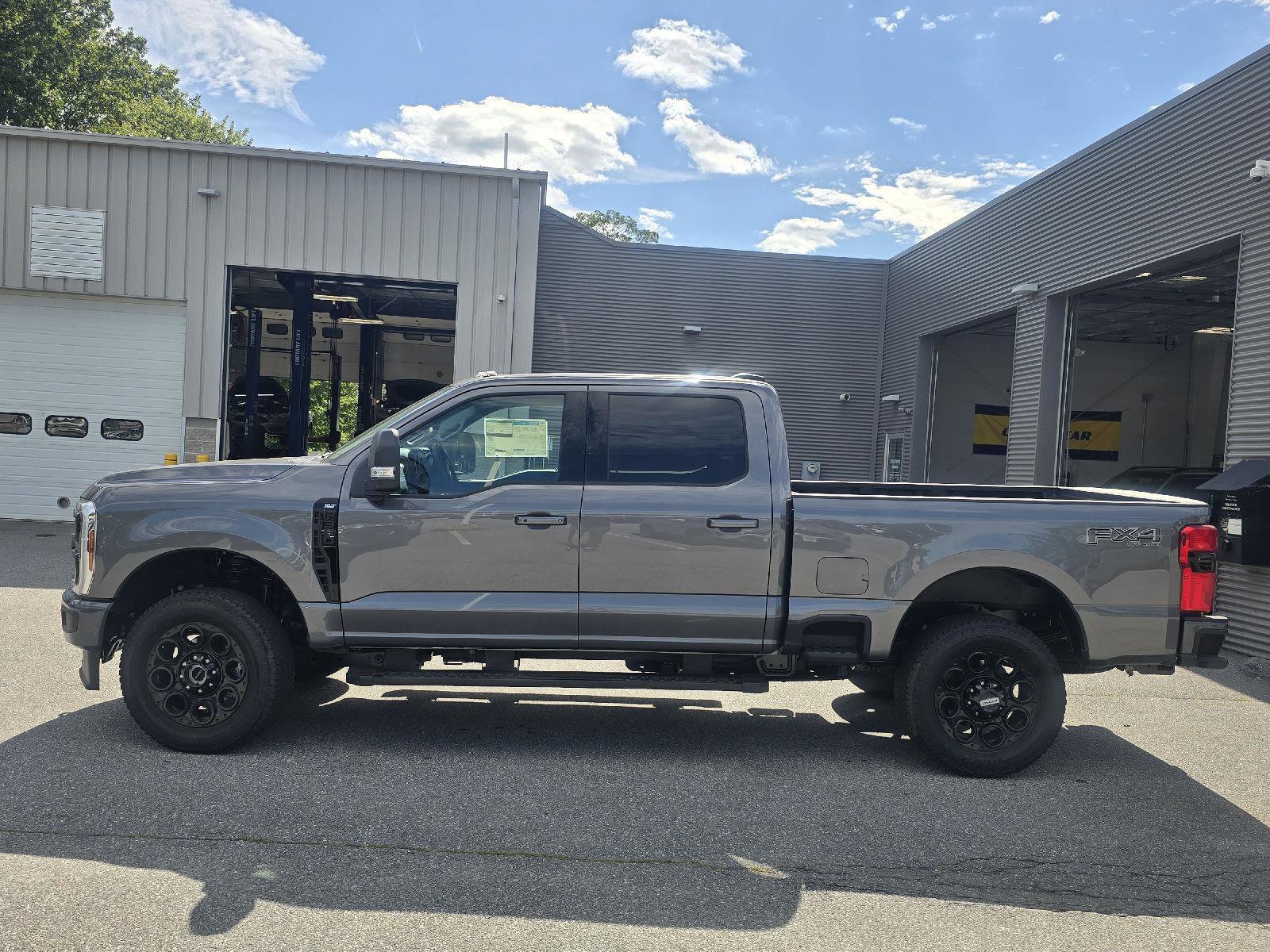 New 2025 Ford F350 XLT w/ Black Appearance Package image 7