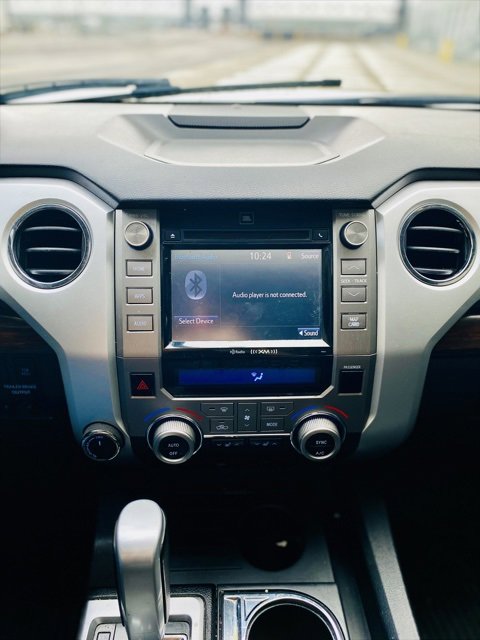 Used 2017 Toyota Tundra Limited w/ Limited Premium Package image 17