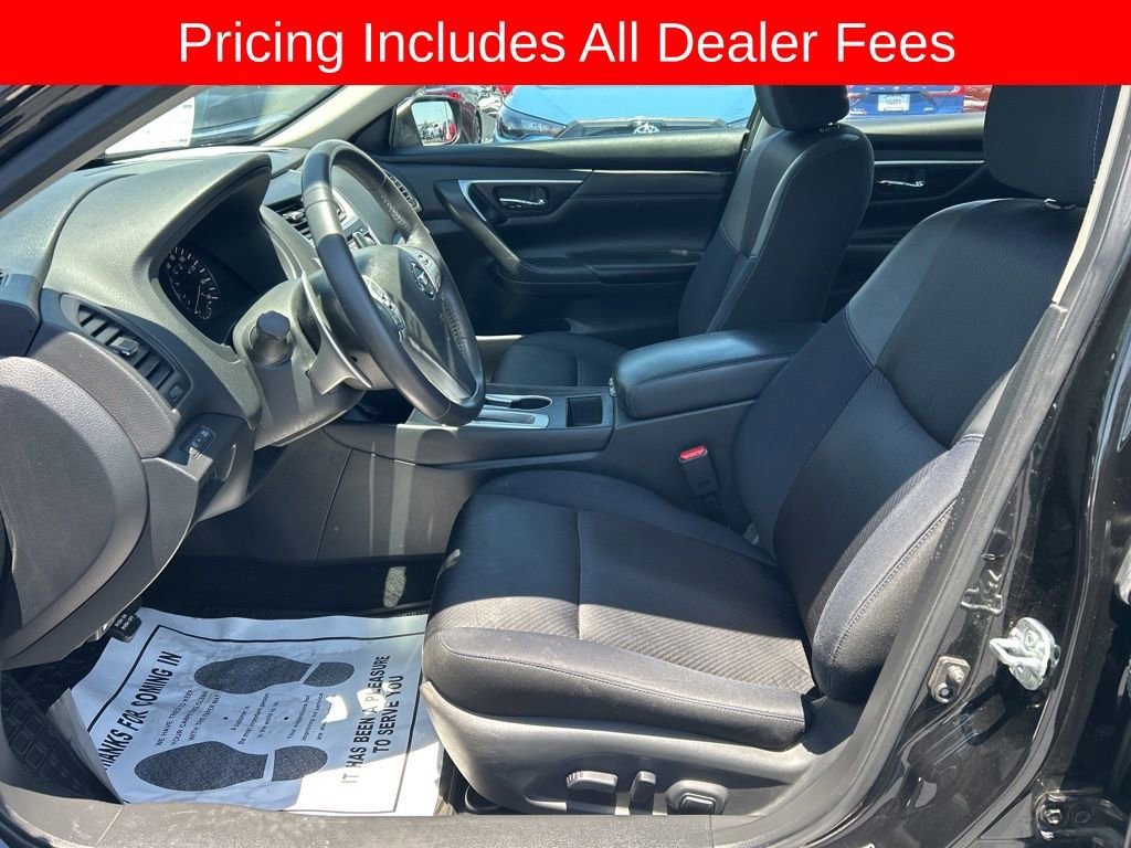 Used 2017 Nissan Altima 2.5 SR w/ Midnight Edition Package FWD image 2