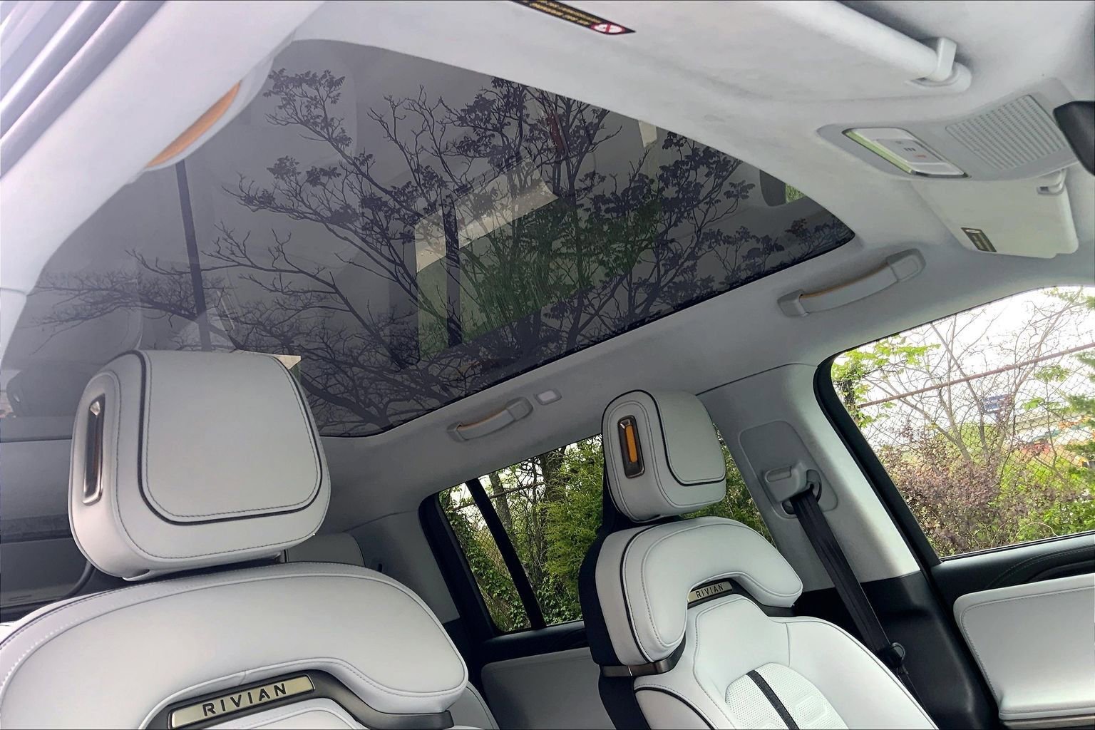 Used 2025 Rivian R1S Adventure AWD/4WD image 14