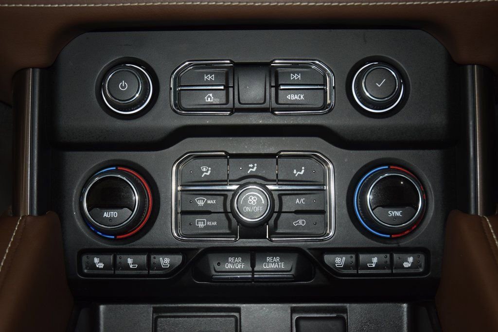 Used 2024 Chevrolet Suburban High Country AWD/4WD image 32