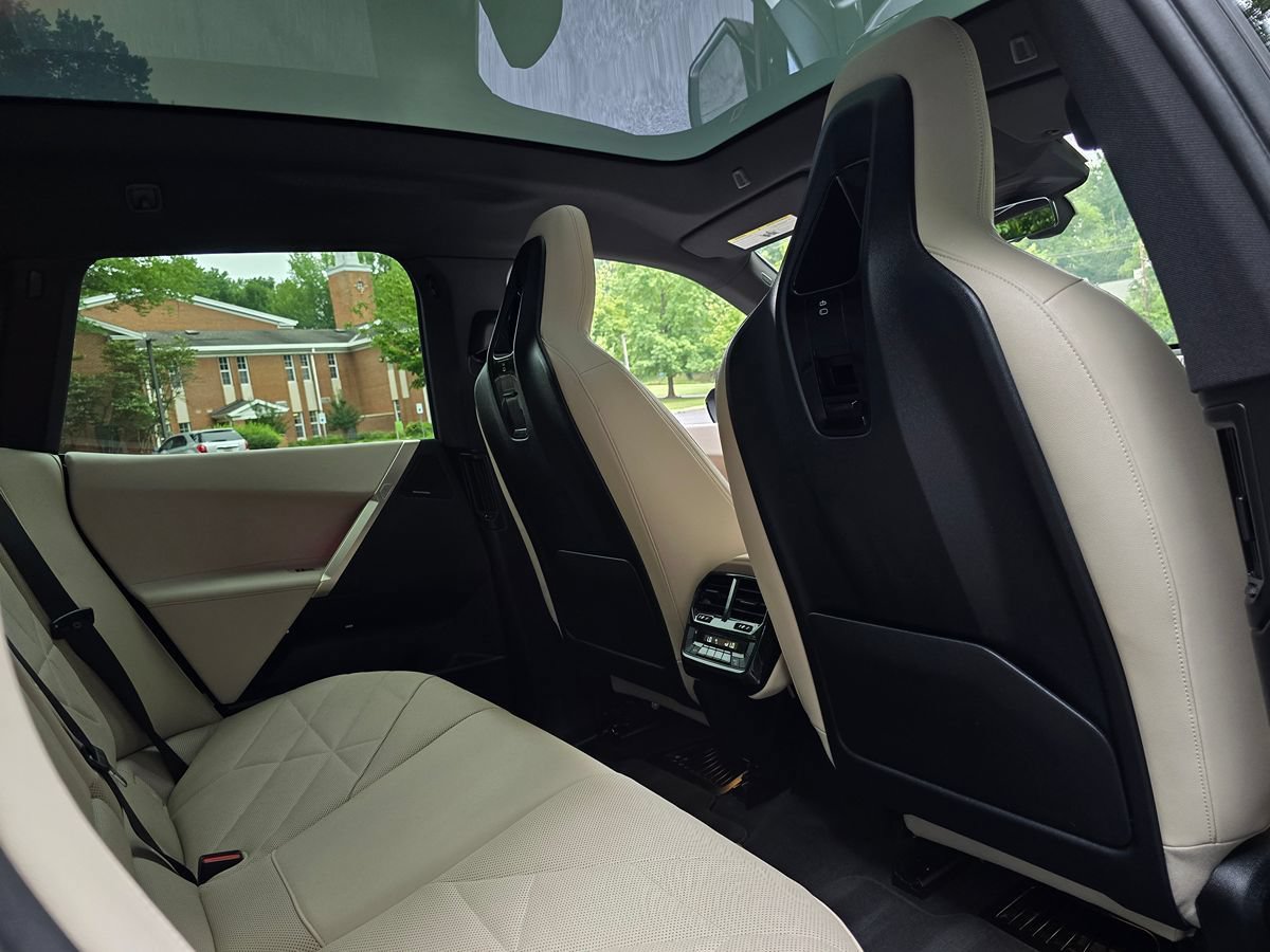 Used 2024 BMW iX xDrive50 w/ Sport Package AWD/4WD image 20