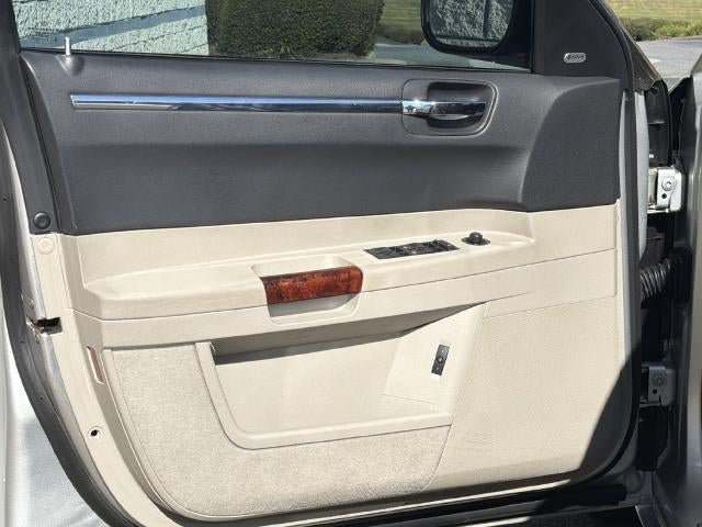 Used 2005 Chrysler 300 C RWD image 10