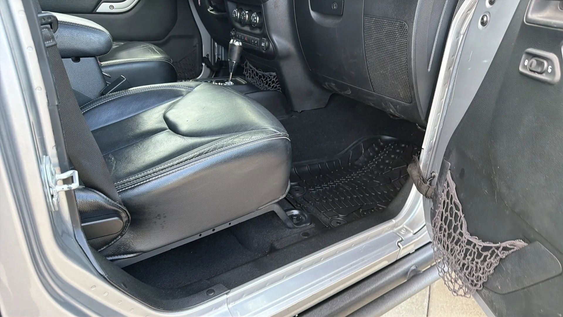 Used 2016 Jeep Wrangler Unlimited Rubicon image 93