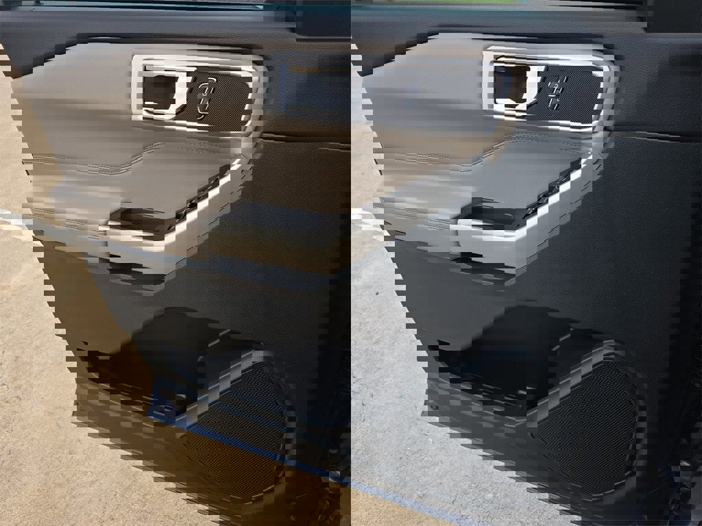 Used 2021 Ford Explorer XLT w/ Equipment Group 202A image 28