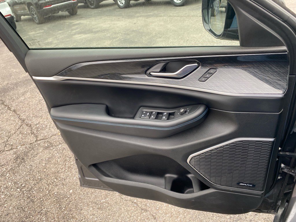 Used 2022 Jeep Grand Cherokee Trailhawk image 25