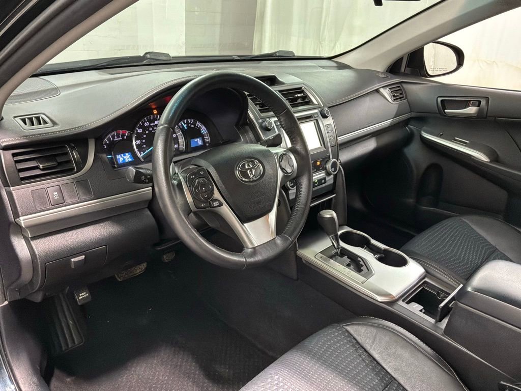Used 2014 Toyota Camry SE image 17