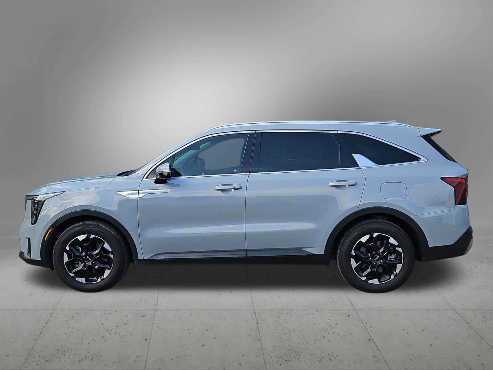 Certified 2025 Kia Sorento S FWD image 3