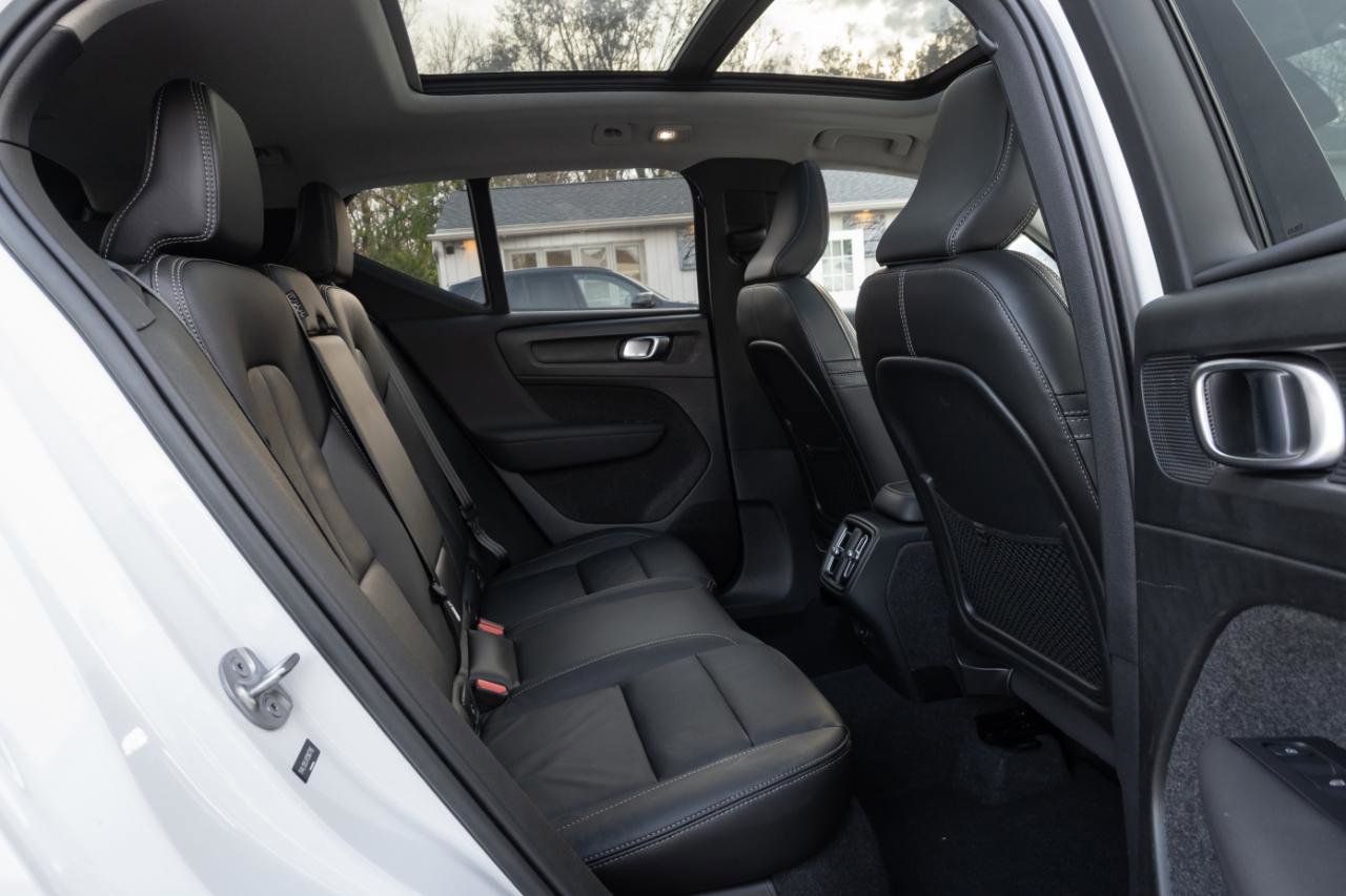 Used 2023 Volvo XC40 B5 Plus AWD/4WD image 35
