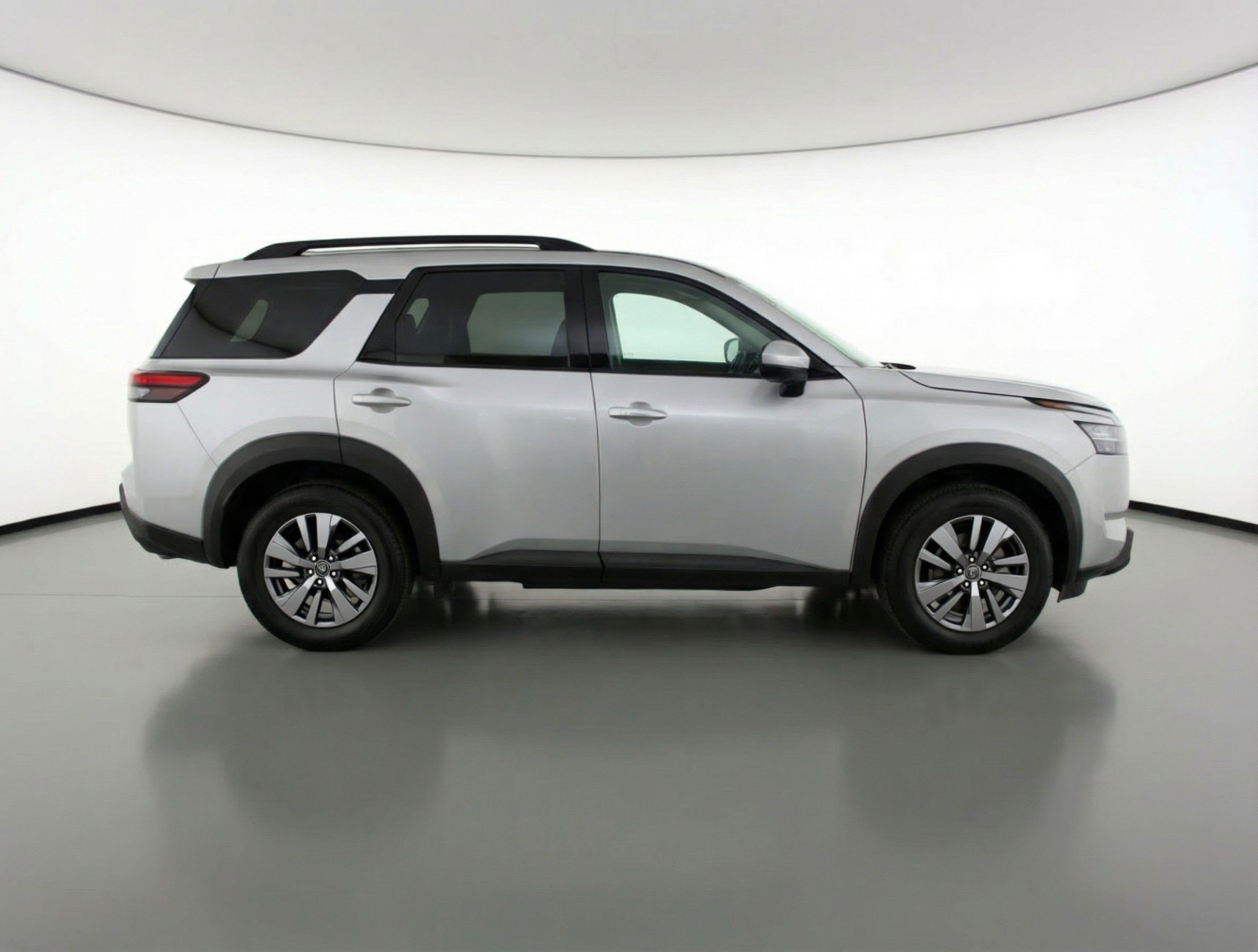 Used 2025 Nissan Pathfinder SV image 11