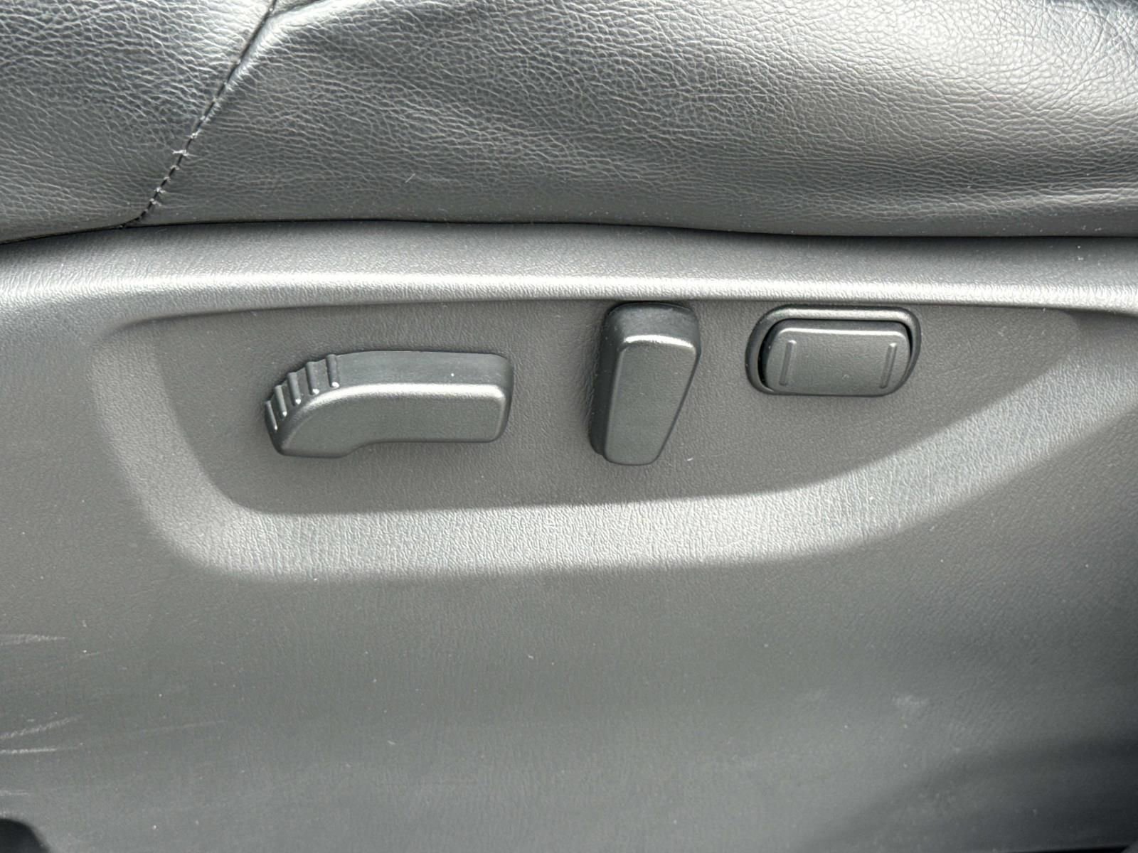 Used 2024 Nissan Armada SL w/ Captain's Chairs Package image 22