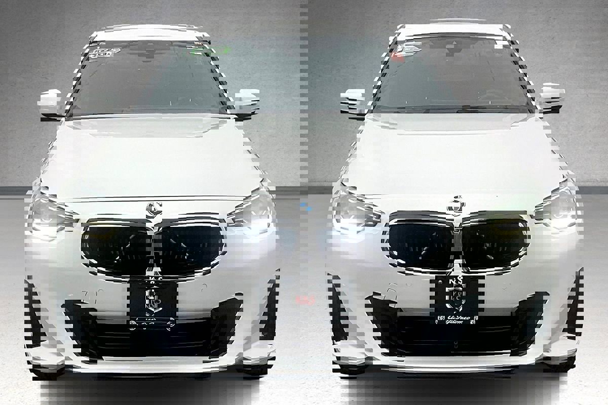 Used 2023 BMW 230i Coupe w/ Convenience Package image 3