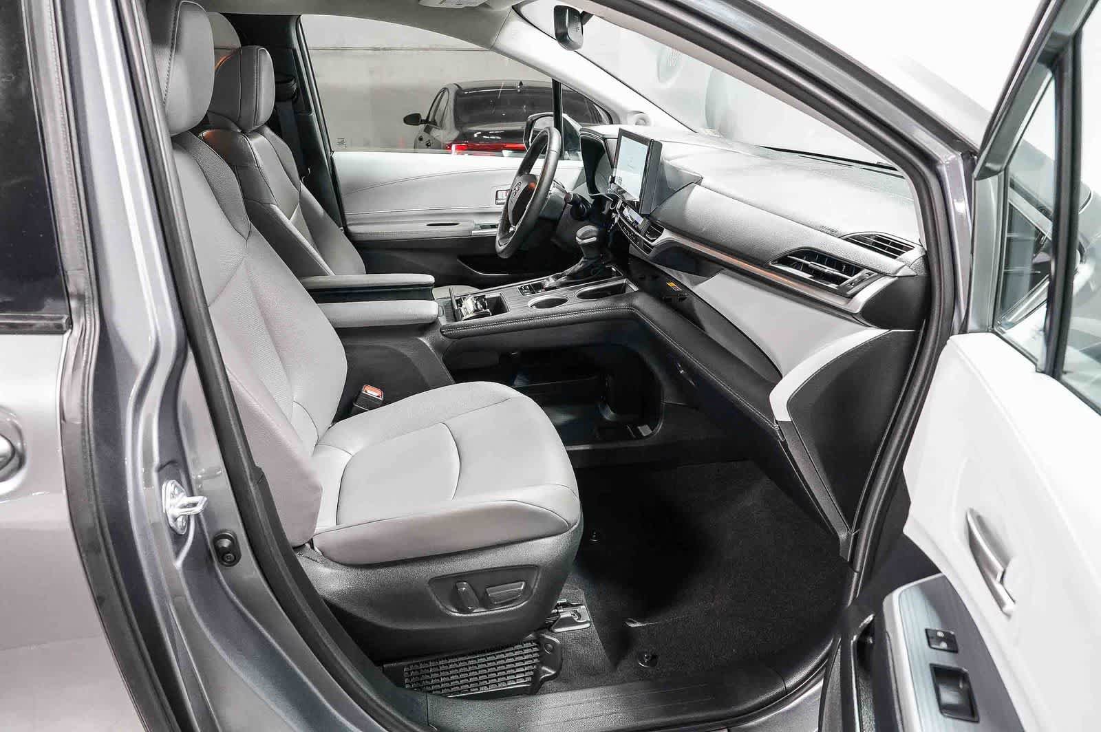 Certified 2026 Toyota Sienna XLE FWD image 17