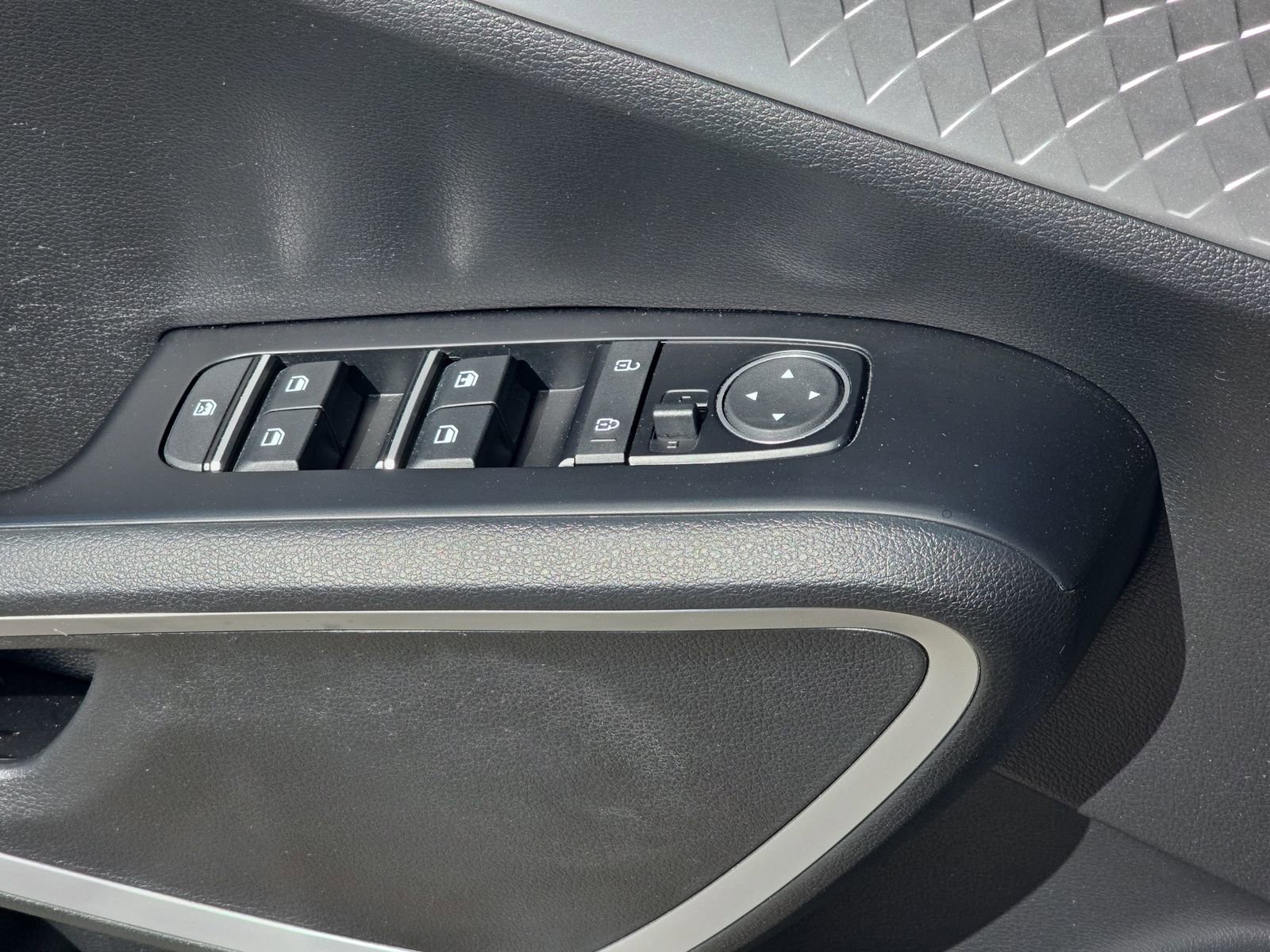 Used 2024 Kia Soul LX w/ Option Group 015 FWD image 27