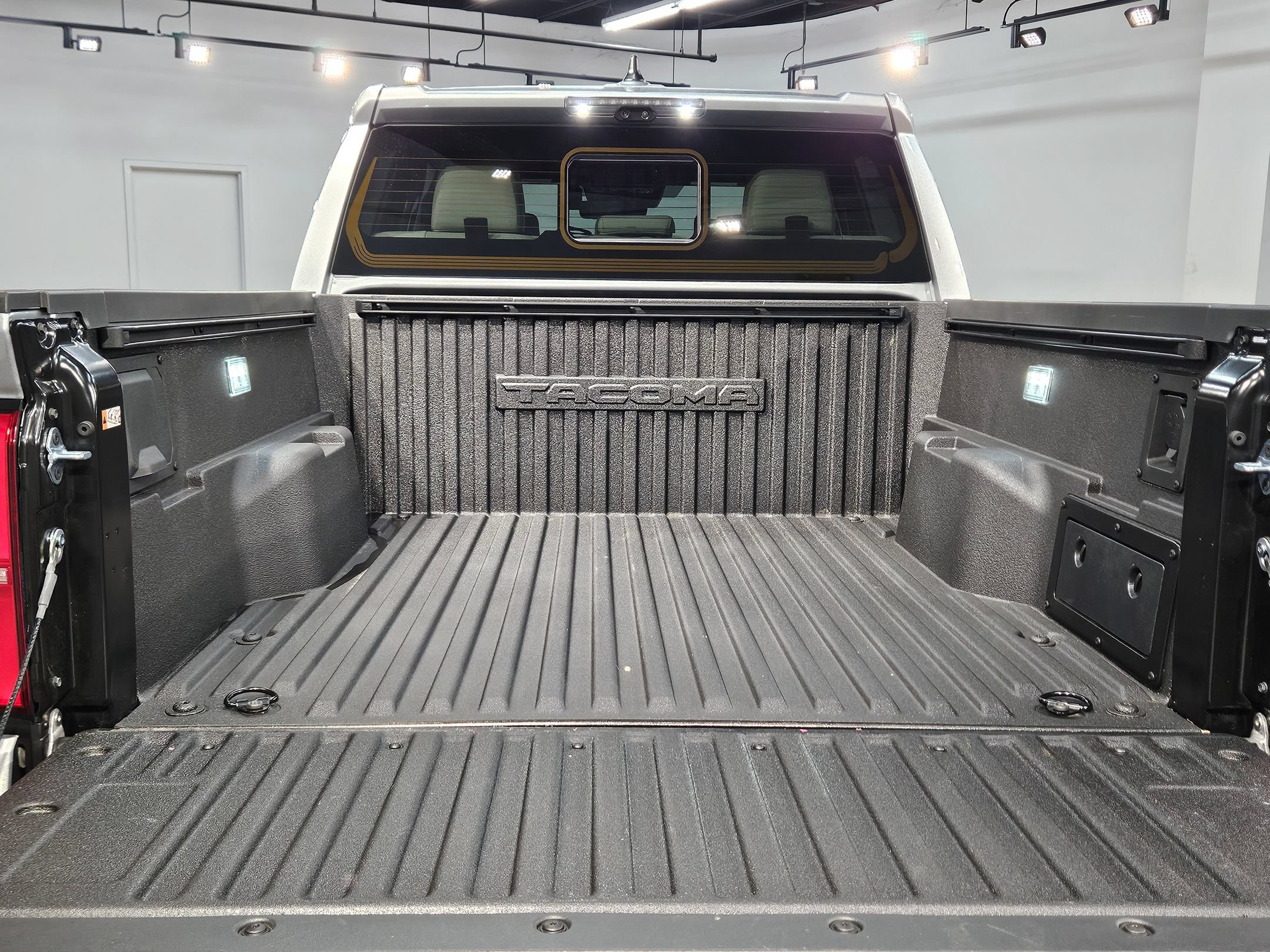 Certified 2025 Toyota Tacoma Limited AWD/4WD image 30