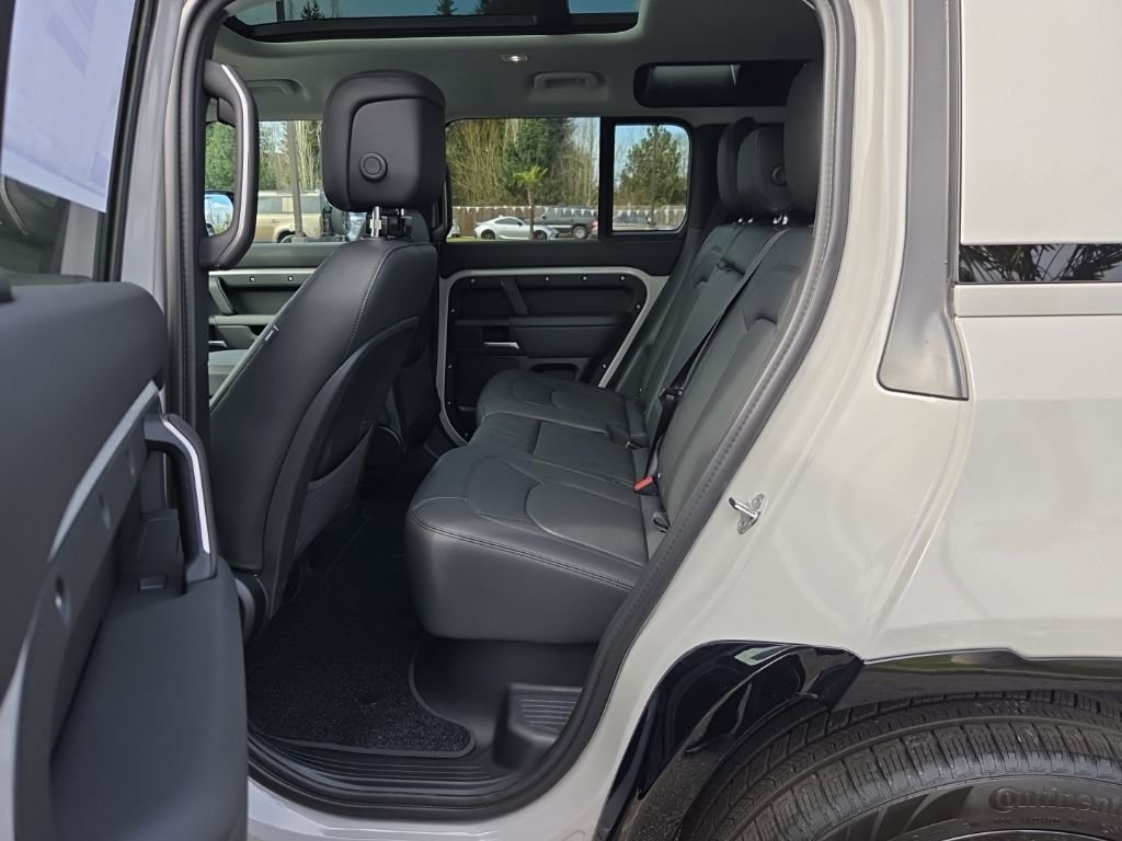 New 2026 Land Rover Defender 110 X-Dynamic SE AWD/4WD image 5