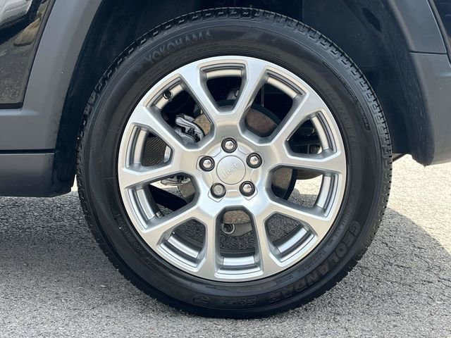 Used 2023 Jeep Compass Latitude image 11