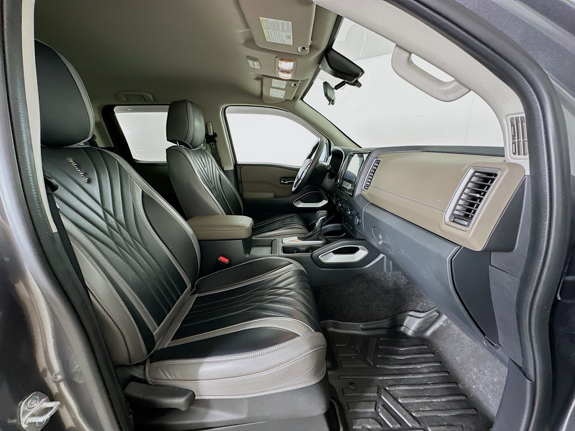 Used 2022 Nissan Frontier SV w/ Technology Package image 29