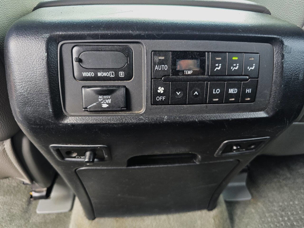 Used 2008 Toyota Sequoia Platinum AWD/4WD image 30