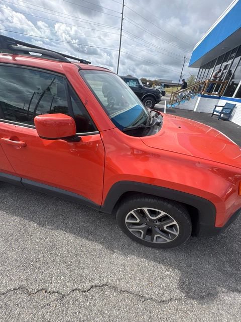 Used 2016 Jeep Renegade Latitude FWD image 15