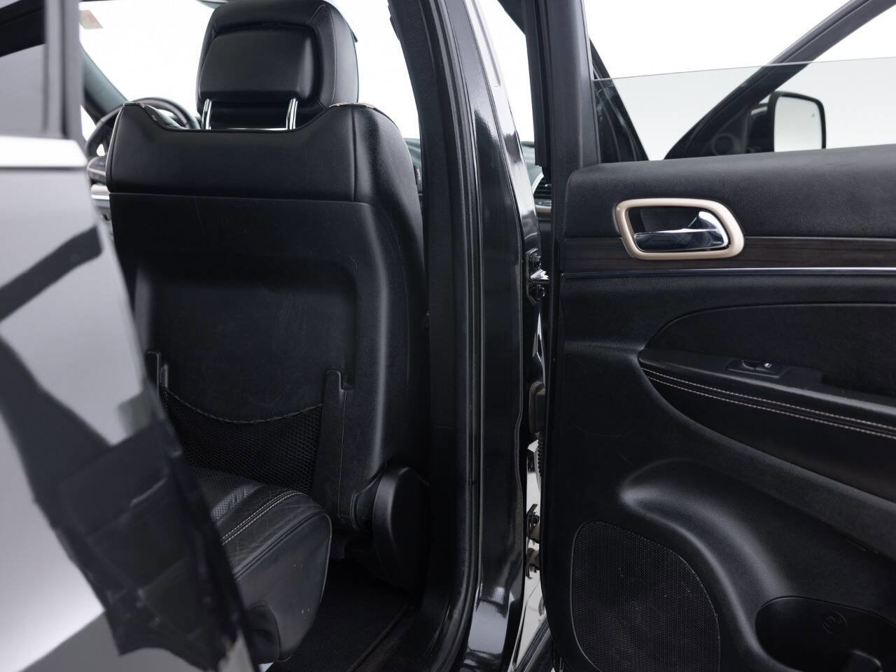 Used 2014 Jeep Grand Cherokee Overland w/ Advanced Technology Group AWD/4WD image 30