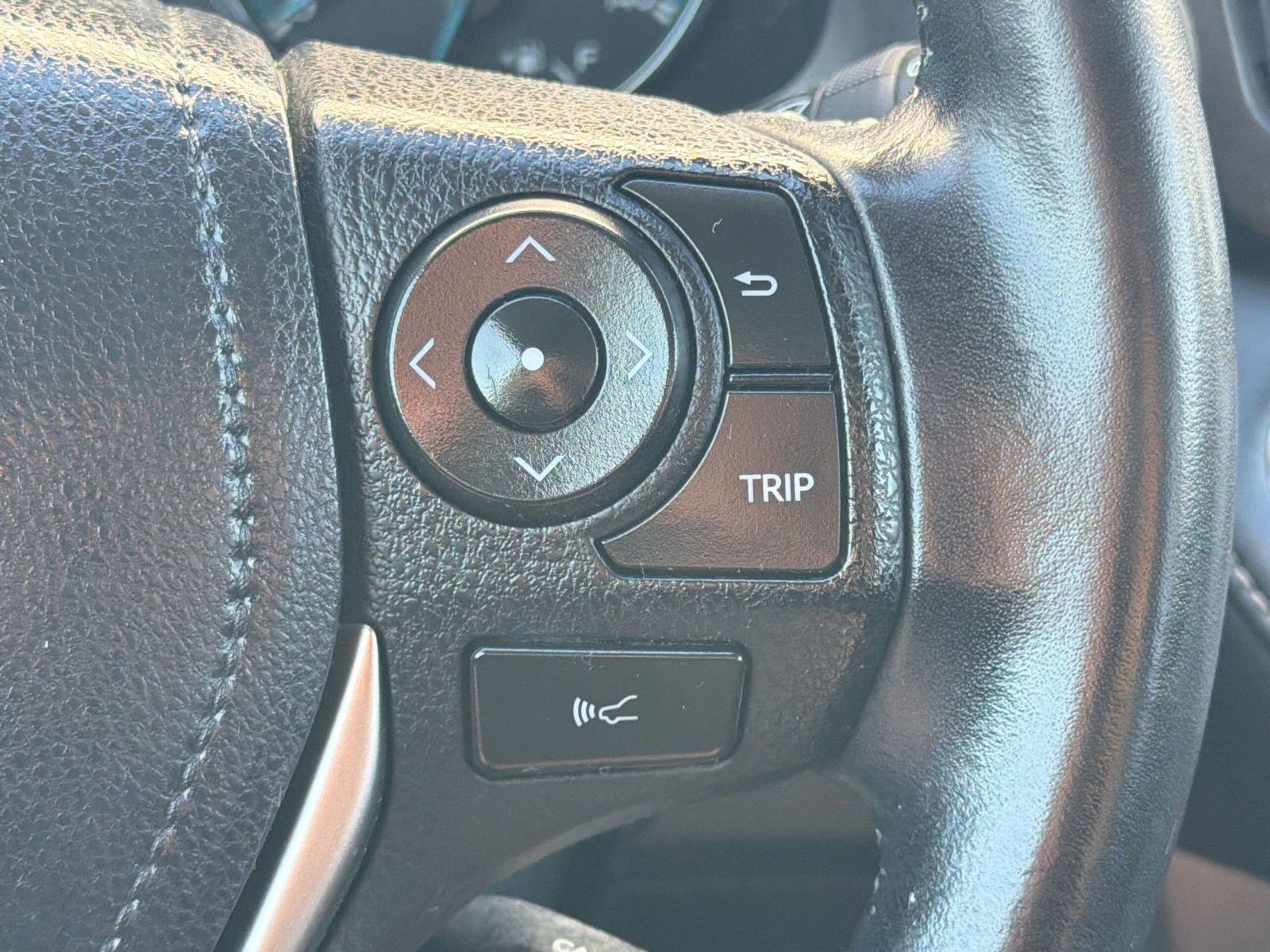 Used 2018 Toyota RAV4 XLE AWD/4WD image 29