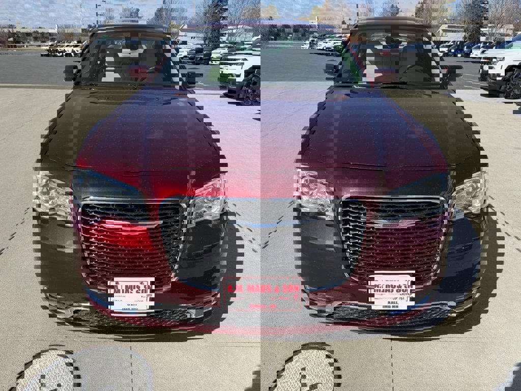 Used 2015 Chrysler 300 Limited w/ 300 Premium Group image 2