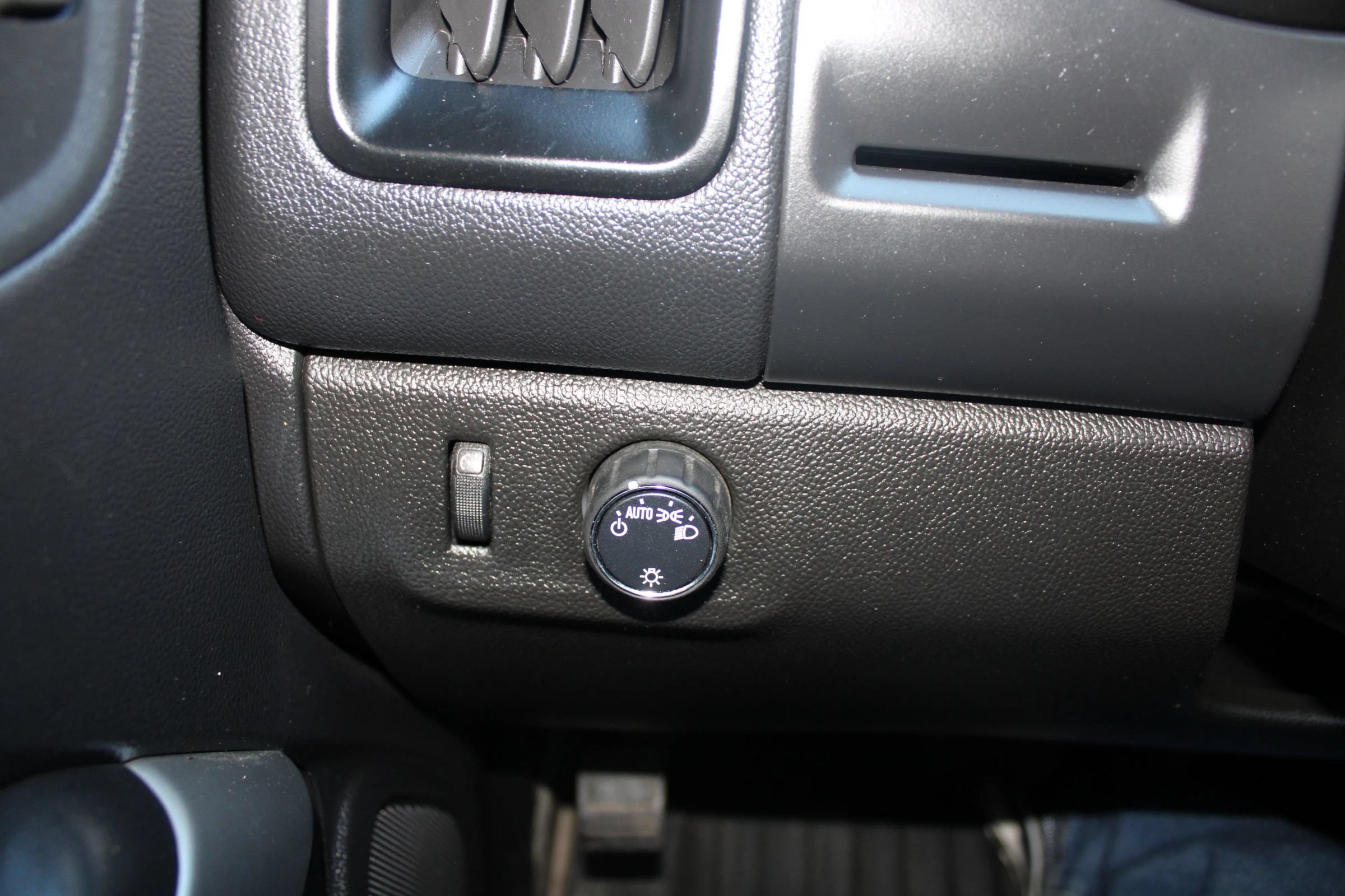 Used 2021 Chevrolet Colorado LT w/ Fleet Safety Package RWD image 19