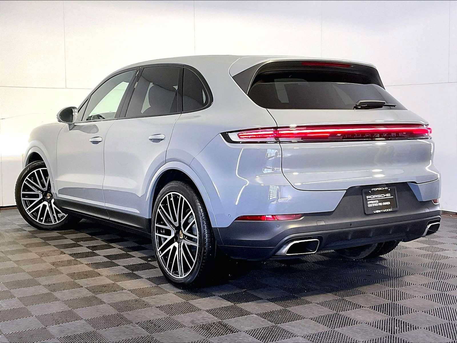 Certified 2024 Porsche Cayenne w/ Premium Package Plus (PFM) AWD/4WD image 3