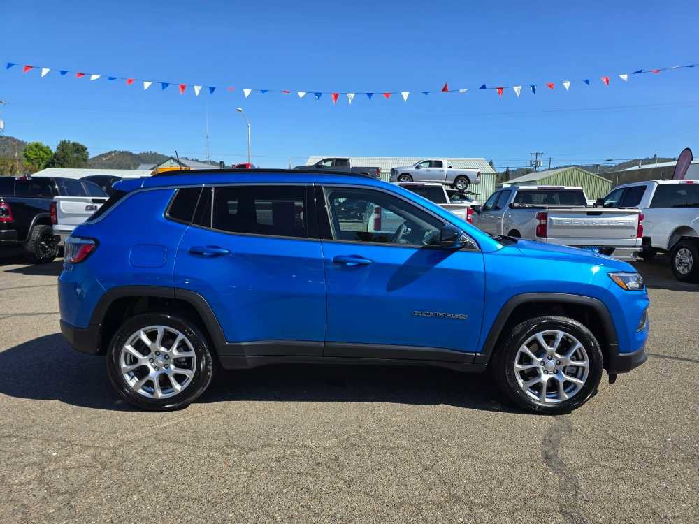 Used 2024 Jeep Compass Latitude image 6