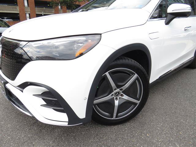 Certified 2023 Mercedes-Benz EQE 350+ 4MATIC SUV w/ AMG Line Exterior Package image 22
