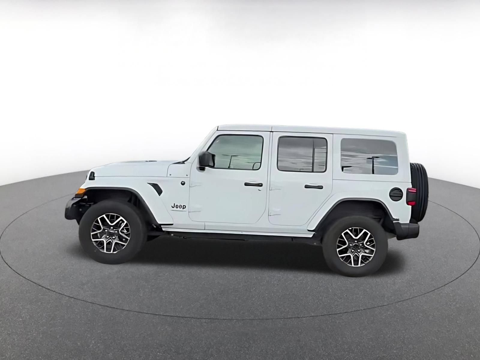 Used 2025 Jeep Wrangler Unlimited Sahara AWD/4WD image 11