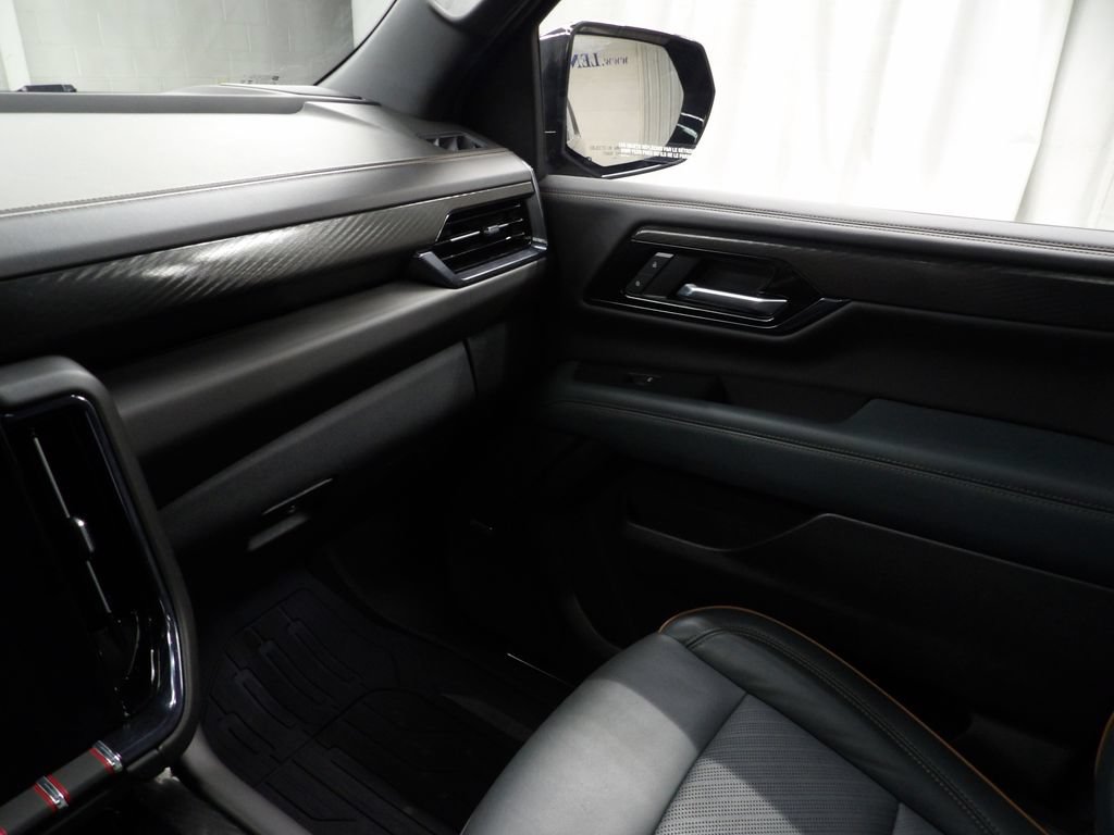 Used 2025 GMC Yukon XL AT4 AWD/4WD image 25