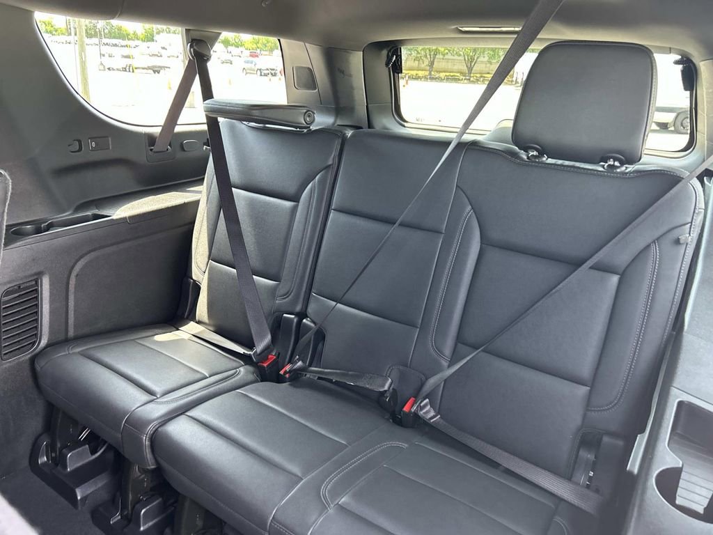 Used 2025 Chevrolet Suburban Z71 AWD/4WD image 21
