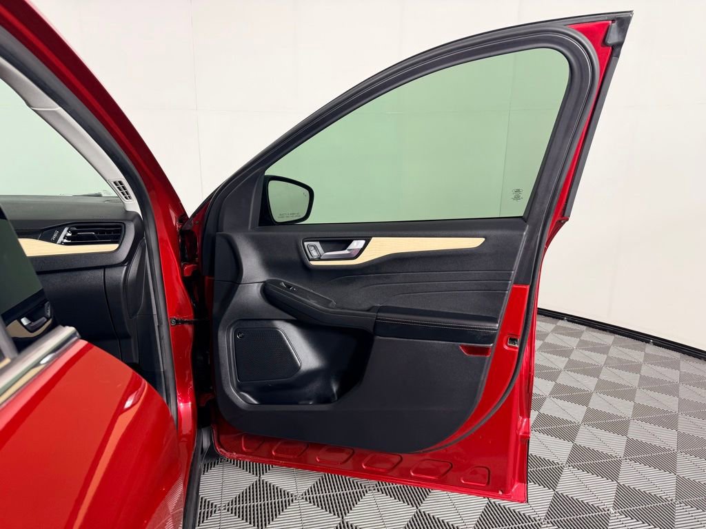 Used 2022 Ford Escape Titanium w/ Titanium Elite Package image 36