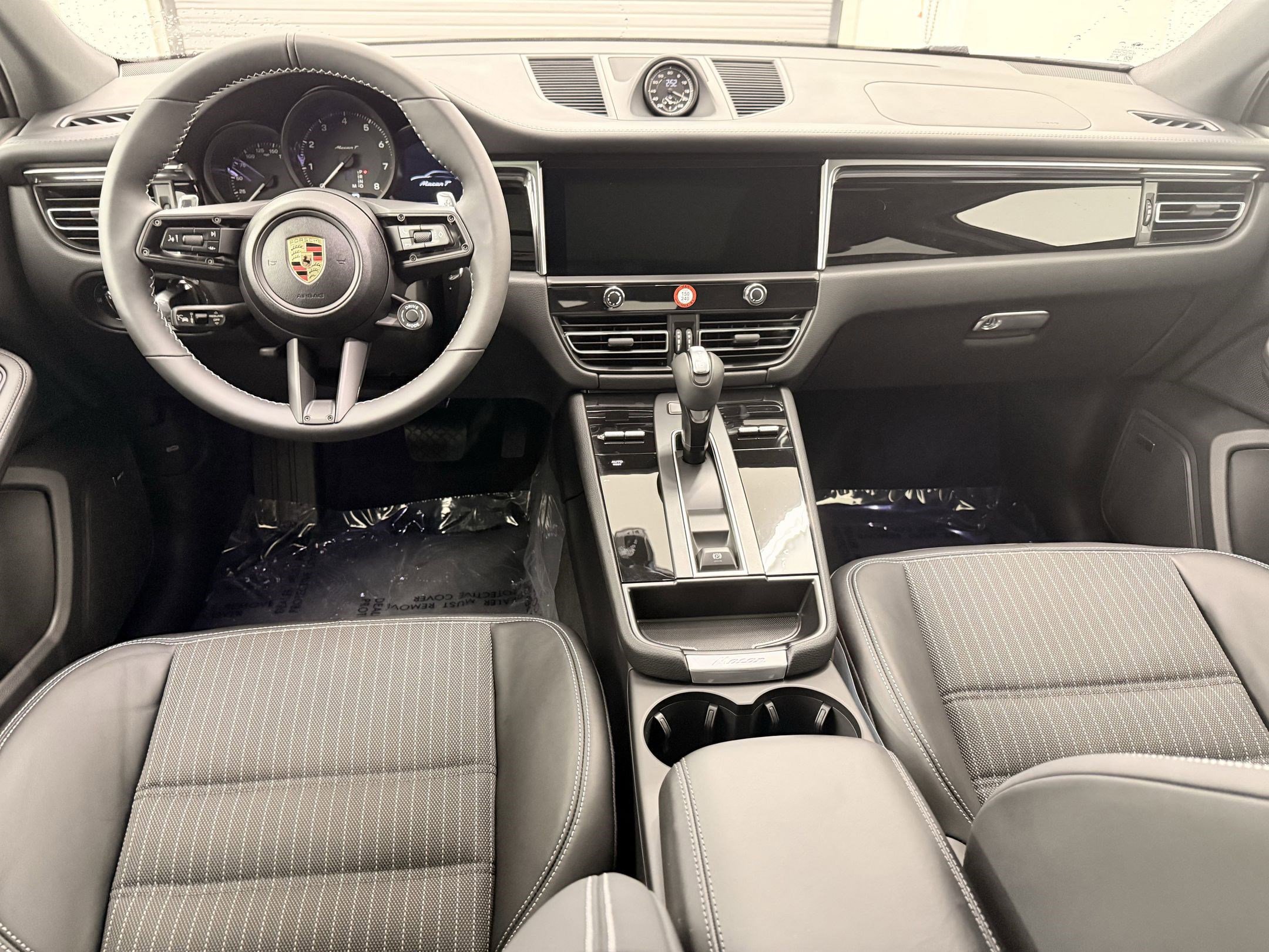 Used 2025 Porsche Macan image 15