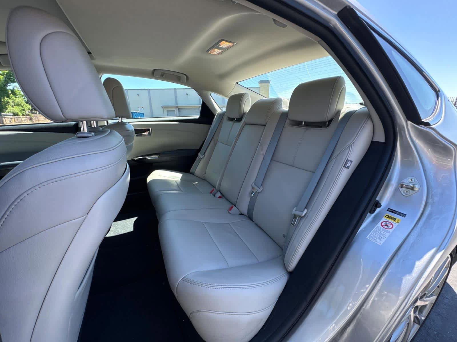 Used 2015 Toyota Avalon XLE Touring FWD image 5