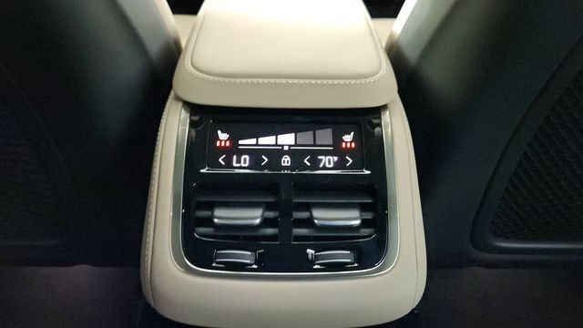 New 2026 Volvo XC90 B6 Plus w/ Protection Package Premier AWD/4WD image 32