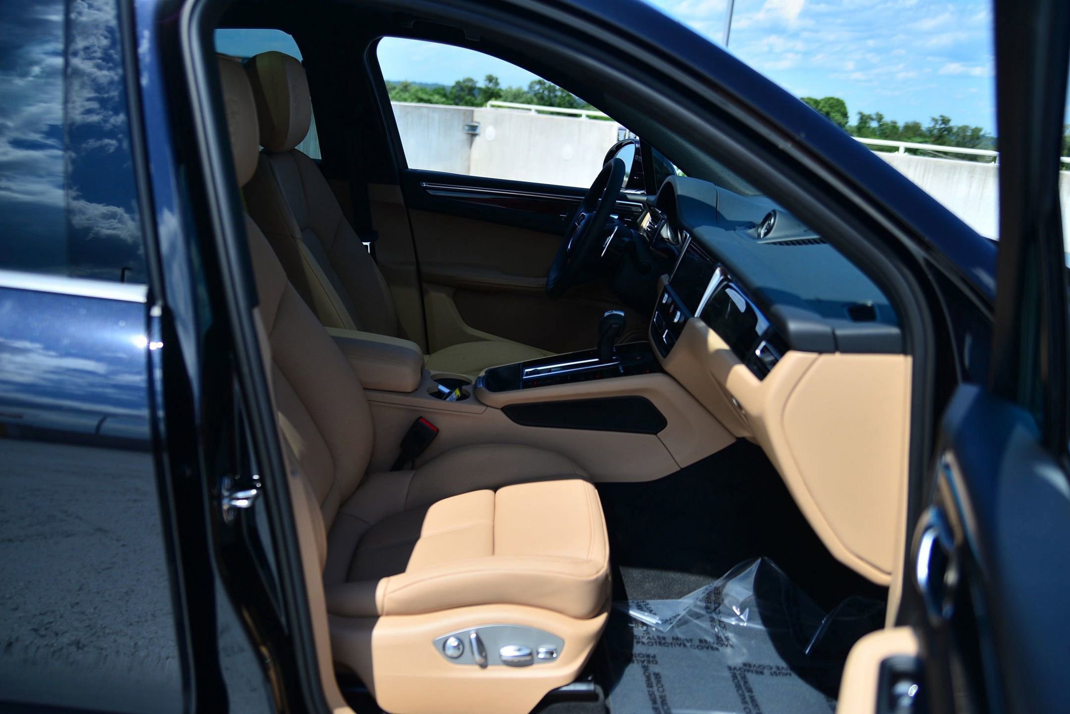 Used 2025 Porsche Macan image 24