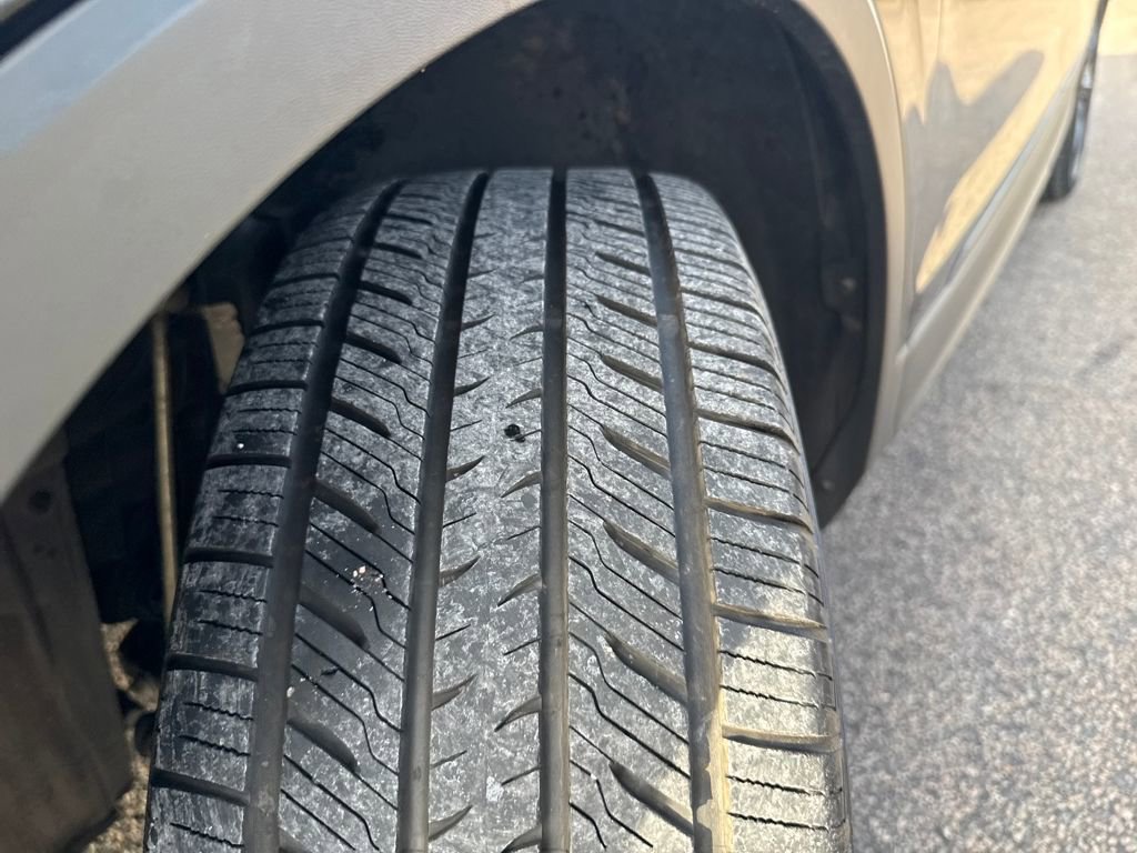 Used 2022 Volkswagen Tiguan SE w/ Panoramic Sunroof Package image 42