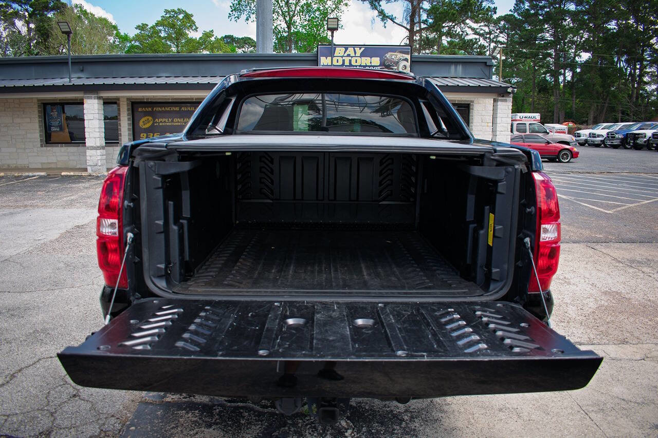 Used 2013 Chevrolet Avalanche LTZ image 34