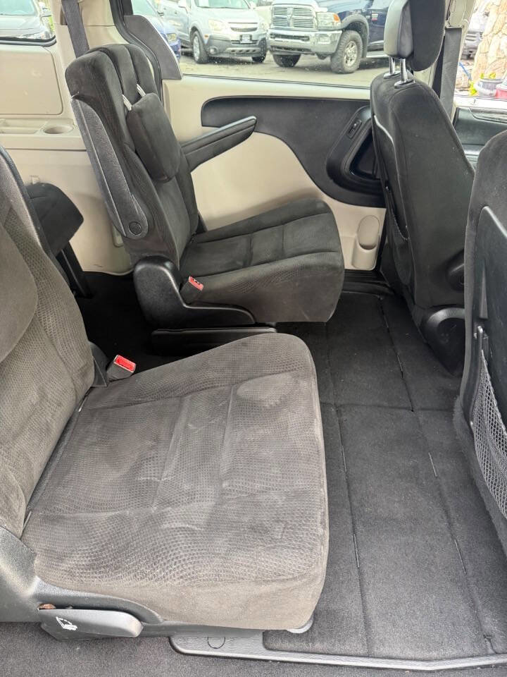 Used 2016 Dodge Grand Caravan SXT image 22