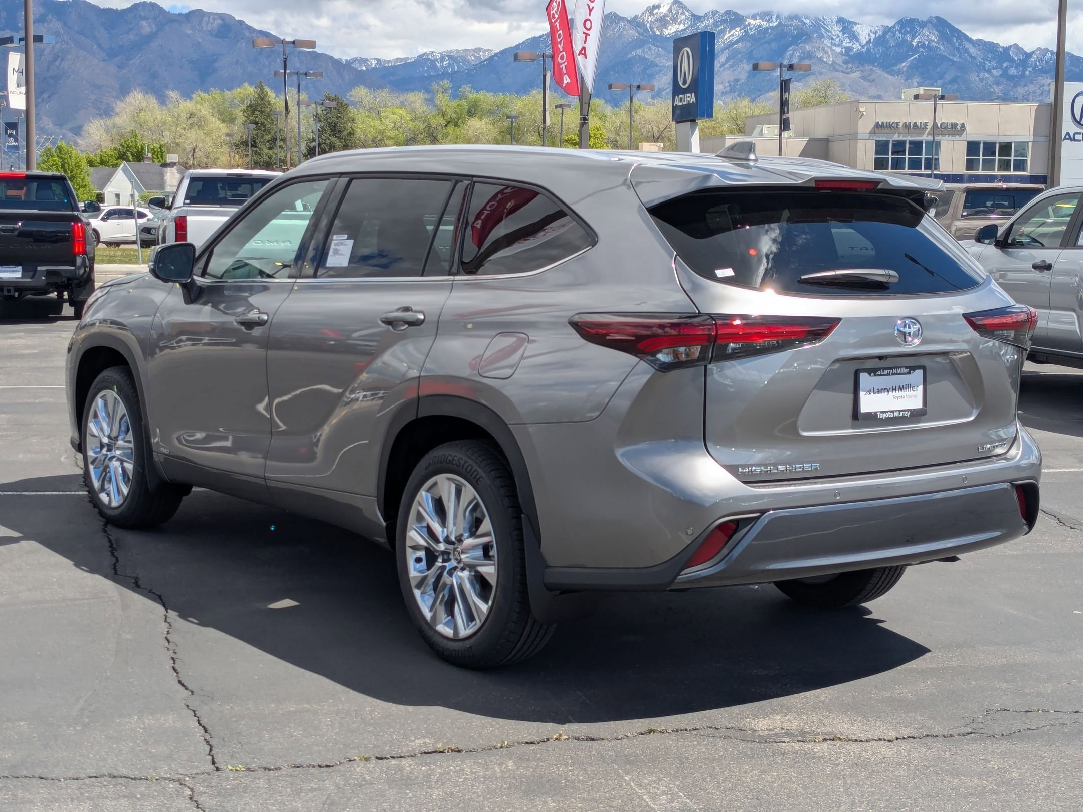 New 2026 Toyota Highlander Limited AWD/4WD image 3