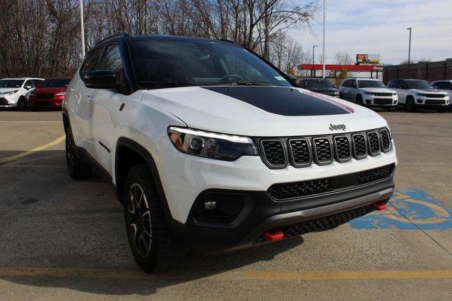 Used 2025 Jeep Compass Trailhawk w/ Trailhawk Elite Group image 7