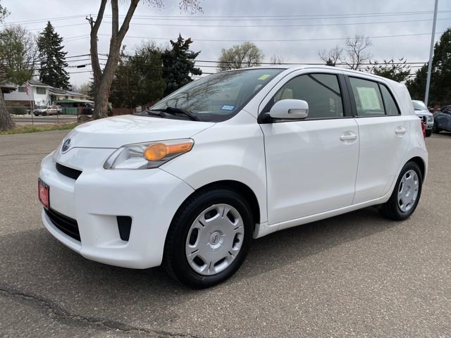 Used 2013 Scion xD image 1