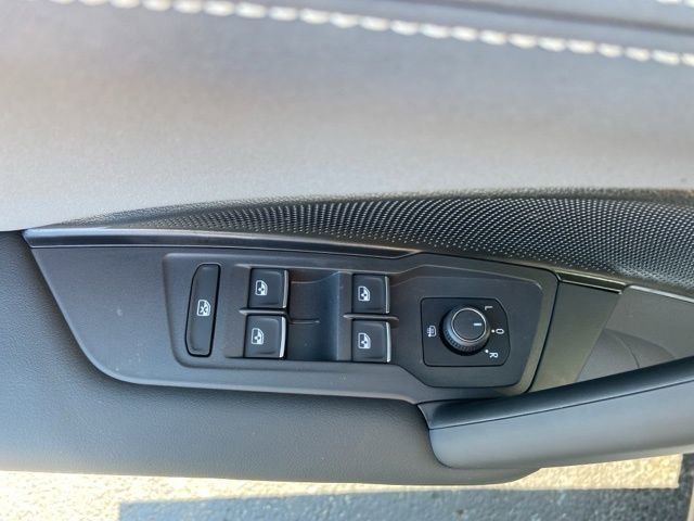 New 2025 Volkswagen Tiguan SE R-Line image 23