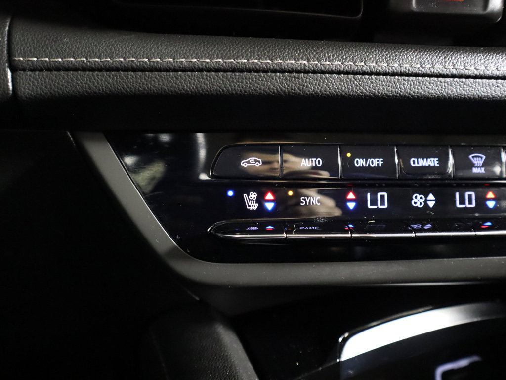 Used 2023 Buick Envision Avenir AWD/4WD image 58
