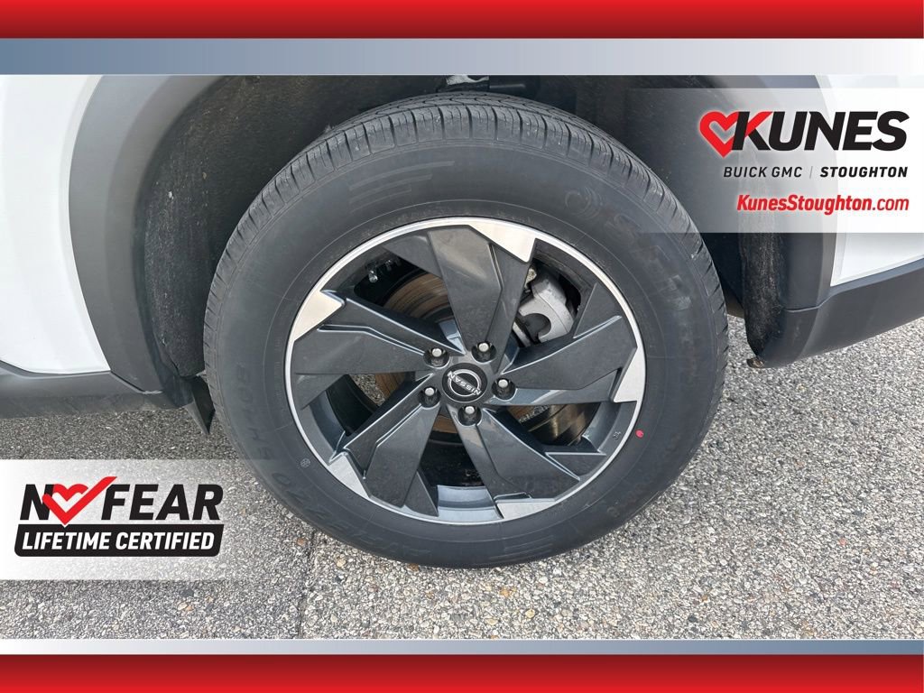 Used 2025 Nissan Rogue SV image 18