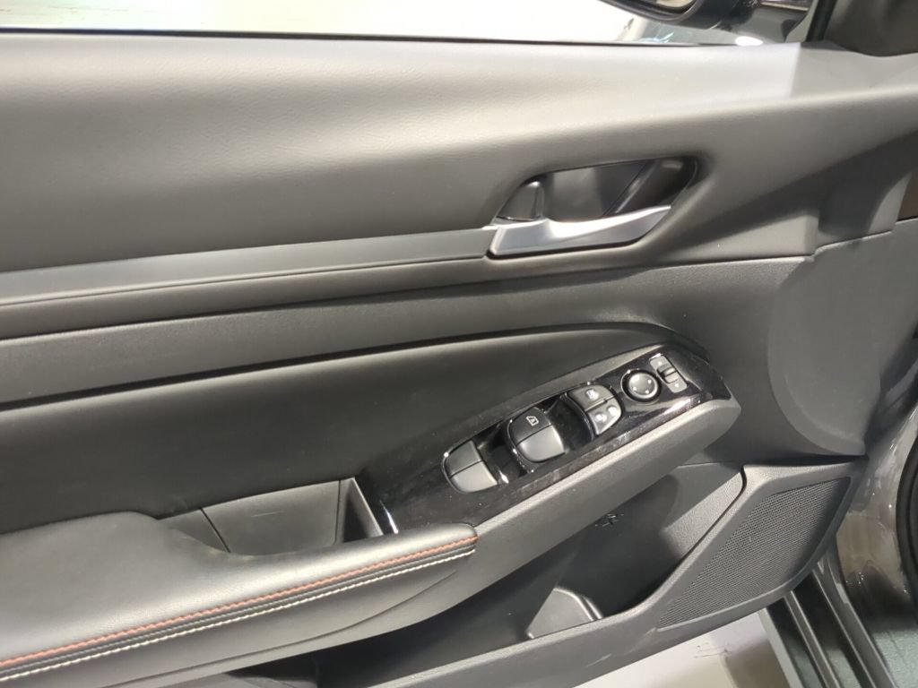 Used 2024 Nissan Altima 2.5 SR w/ SR Premium Package FWD image 15