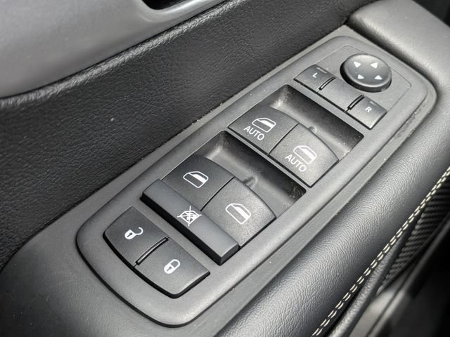 Used 2024 Chrysler Pacifica Limited FWD image 25